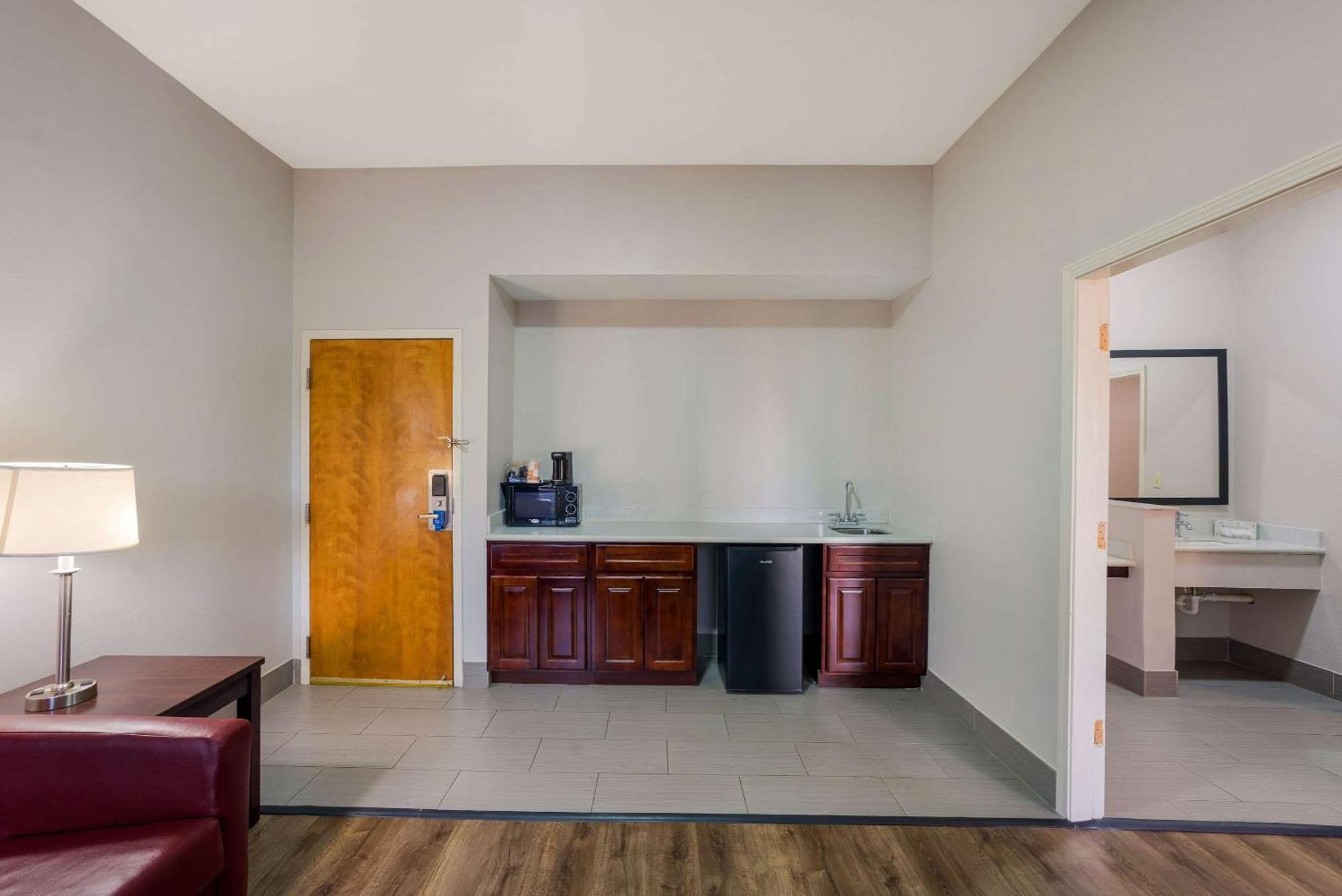 Rodeway Inn Brandon Dış mekan fotoğraf