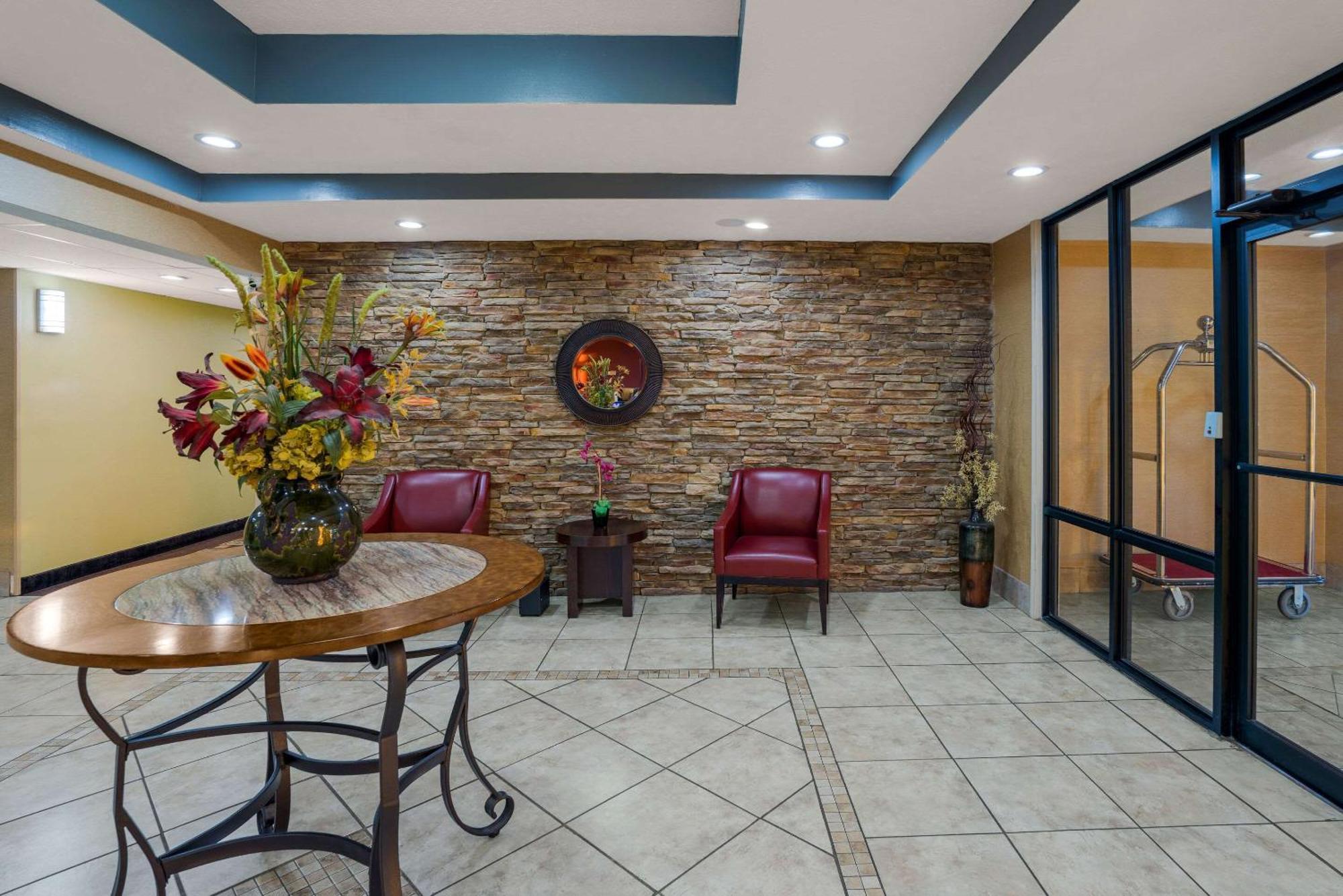 Rodeway Inn Brandon Dış mekan fotoğraf