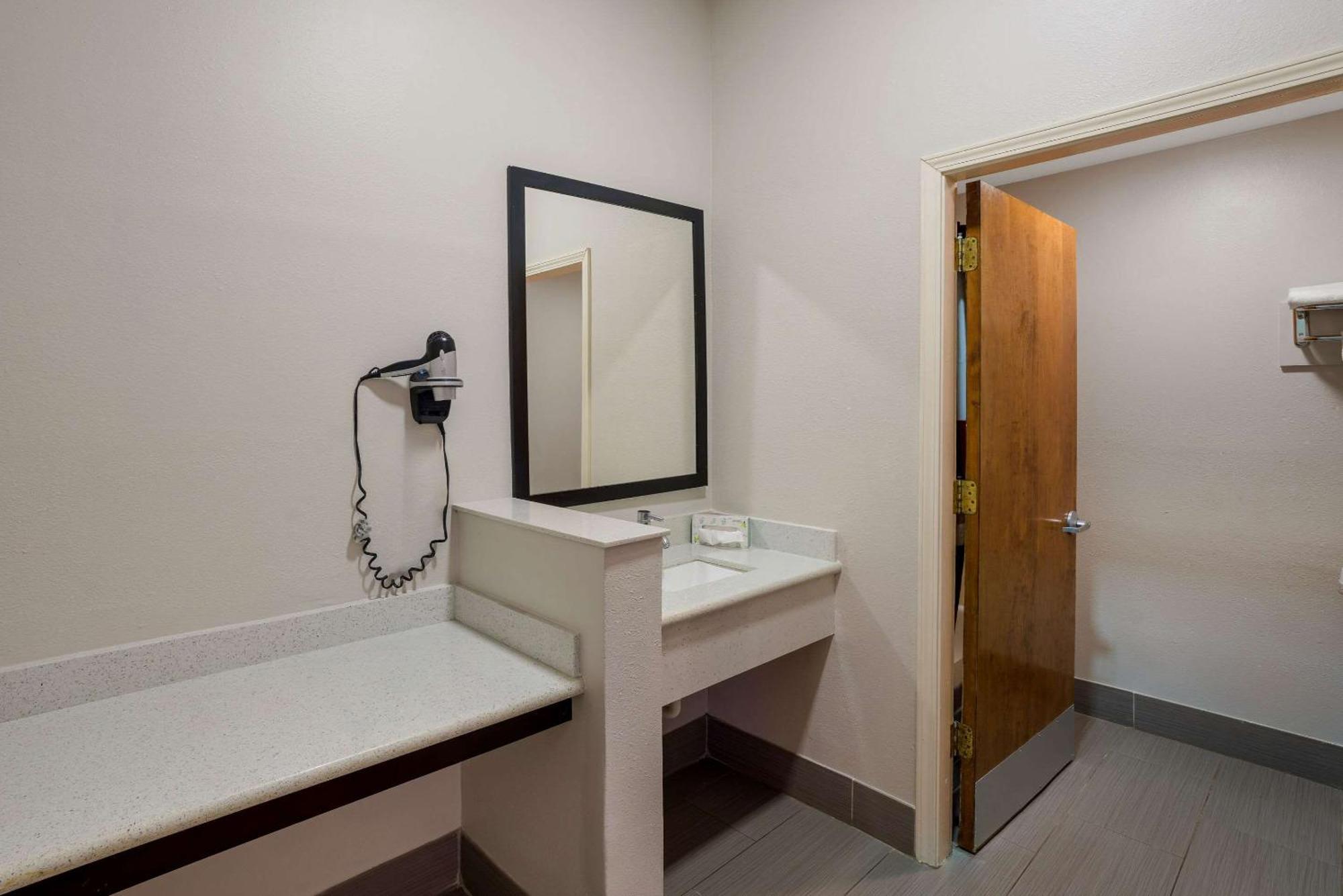 Rodeway Inn Brandon Dış mekan fotoğraf